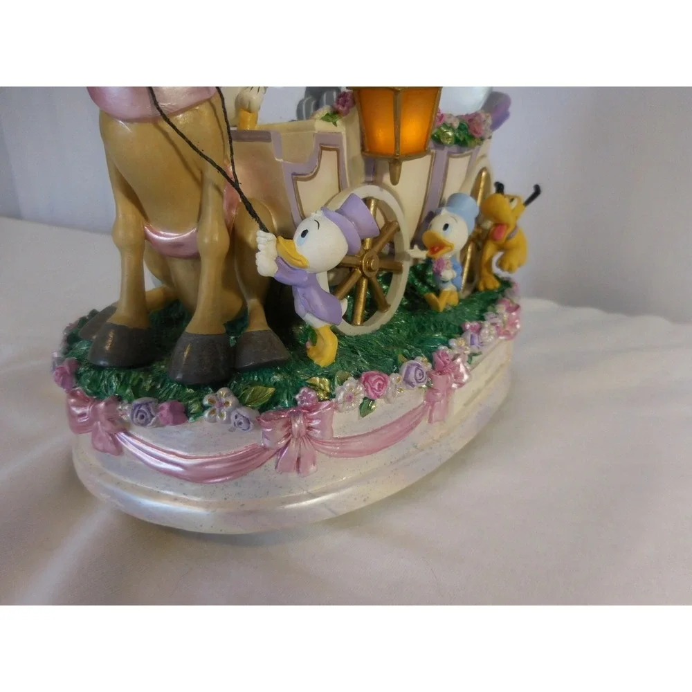 Disney Mickey & Minnie Wedding Coach Musical Snow Globe Just Married Lights up